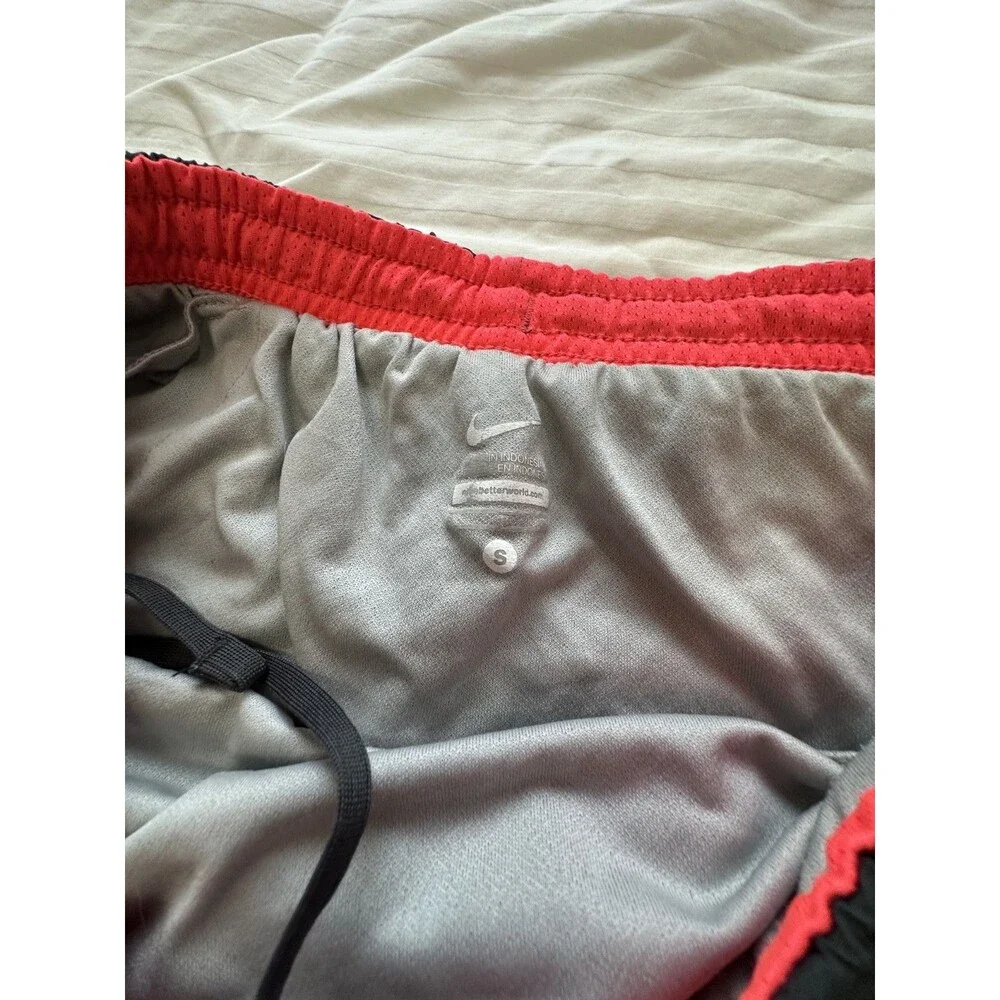 NIKE WOMENS ATHLETIC SHORTS SIZE S